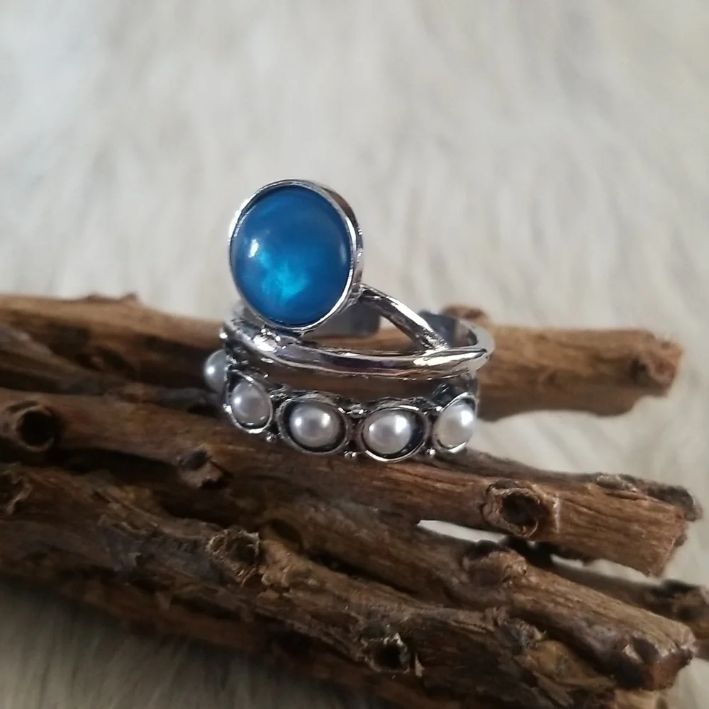 Blue Solitaire Ring - Picture 3 of 8